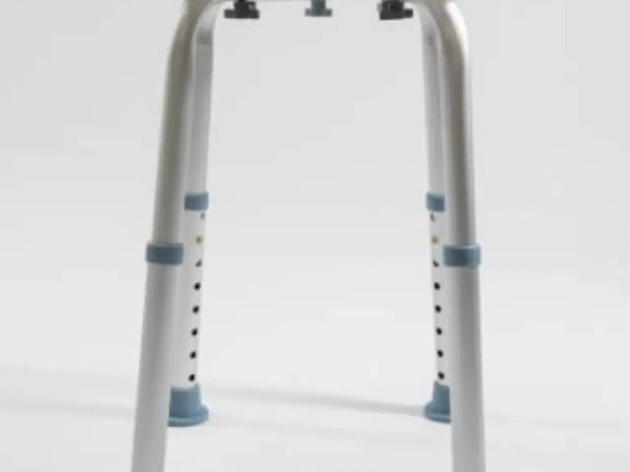 Billede 3 - Badestol med drejesæde og højde justering af ben