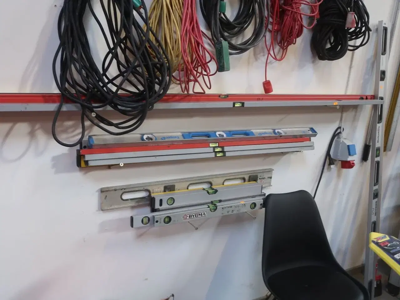 Billede 3 - Vaterpas, ledninger og vinkler