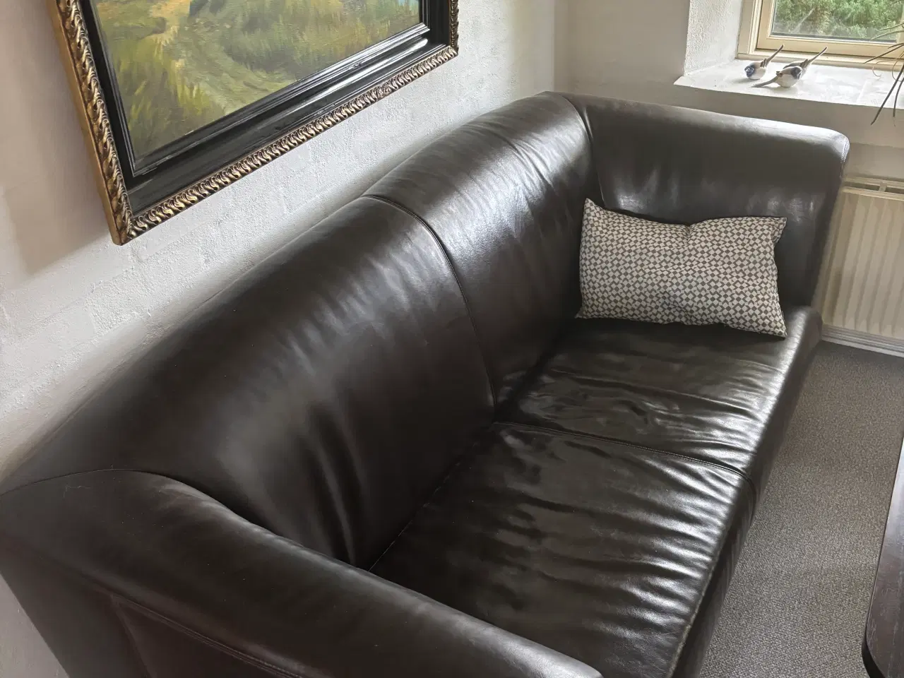 Billede 3 - Lædersofa og matchende stol. Chesterfiels-look