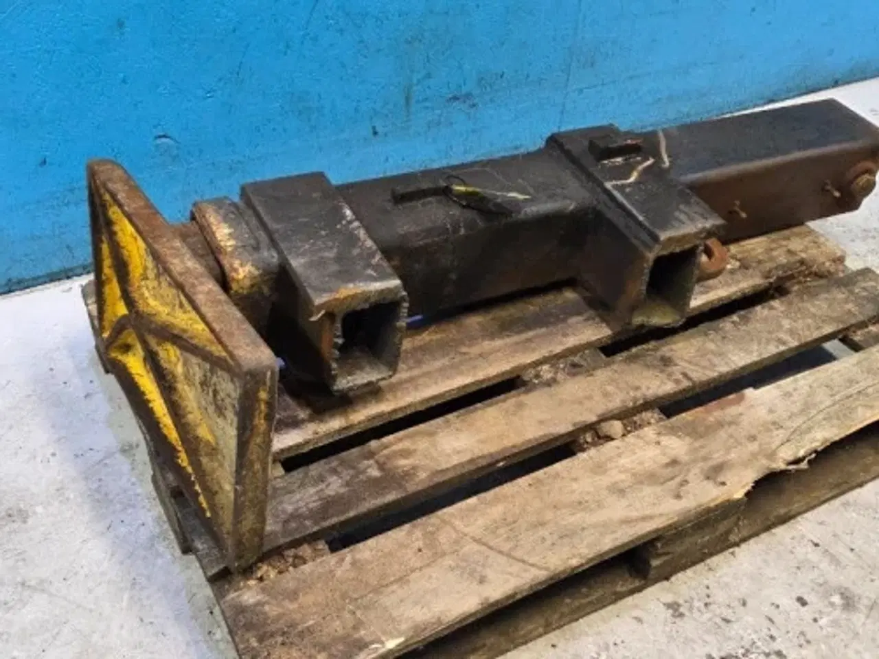 Billede 2 - New Holland LB110 Støtteben 85818850