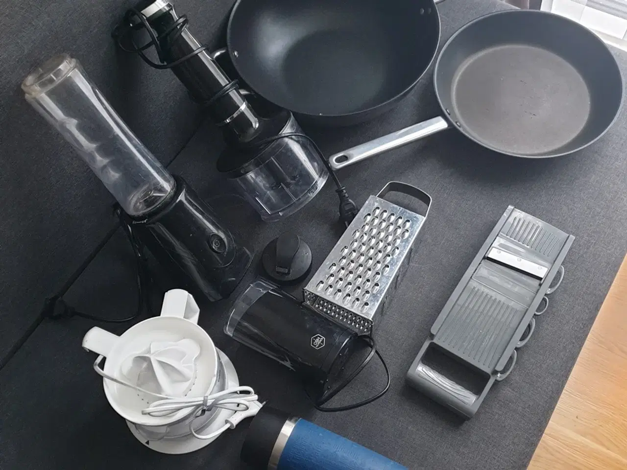 Billede 1 - Køkkenting wok, pander, foodprocessor, rivejern ..