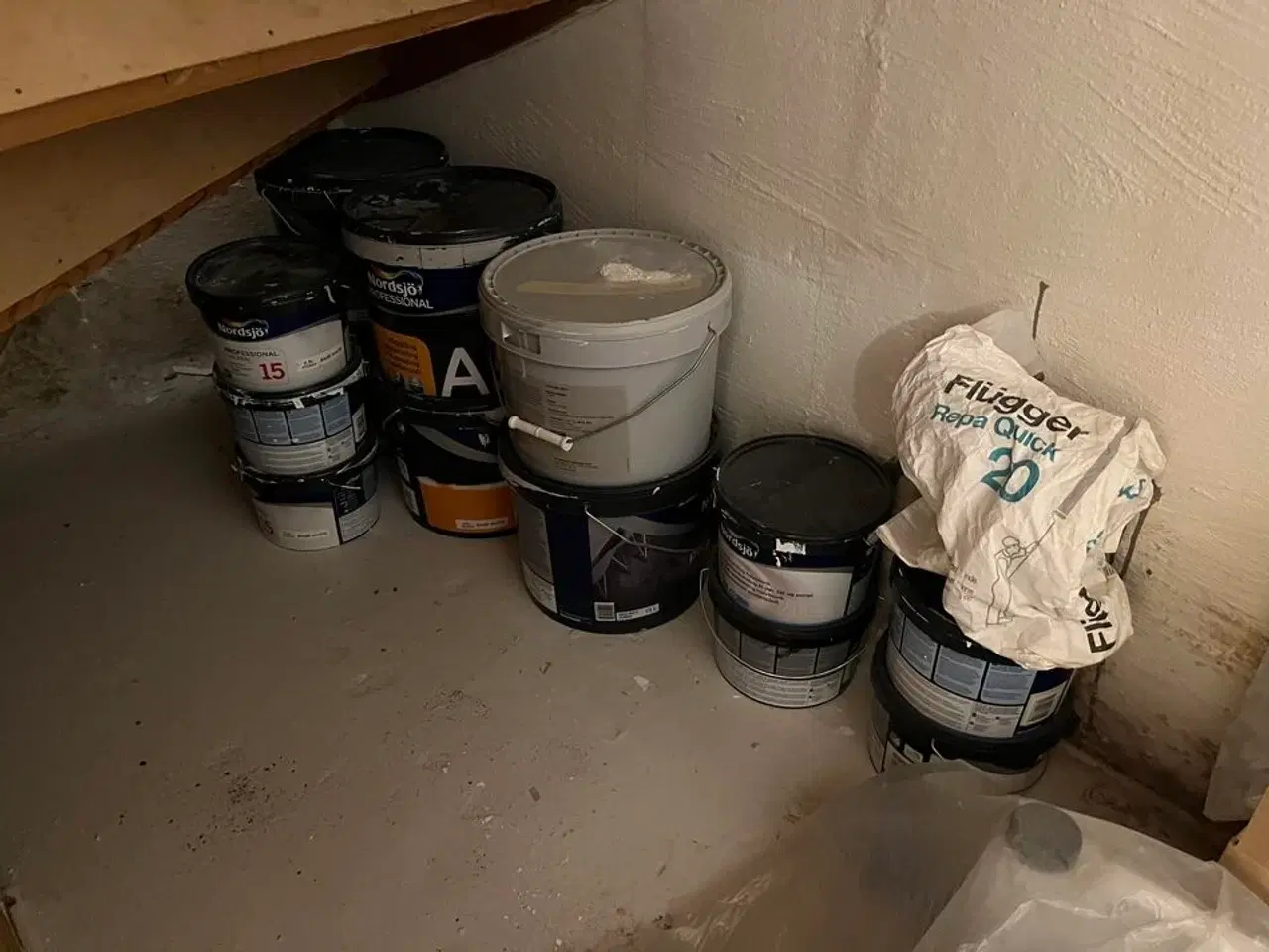 Billede 2 - Blandet Lot Maling, Rengøringsartikler