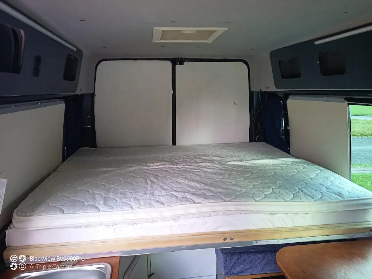 Billede 3 - Ombygget fra bus til camper i 2021