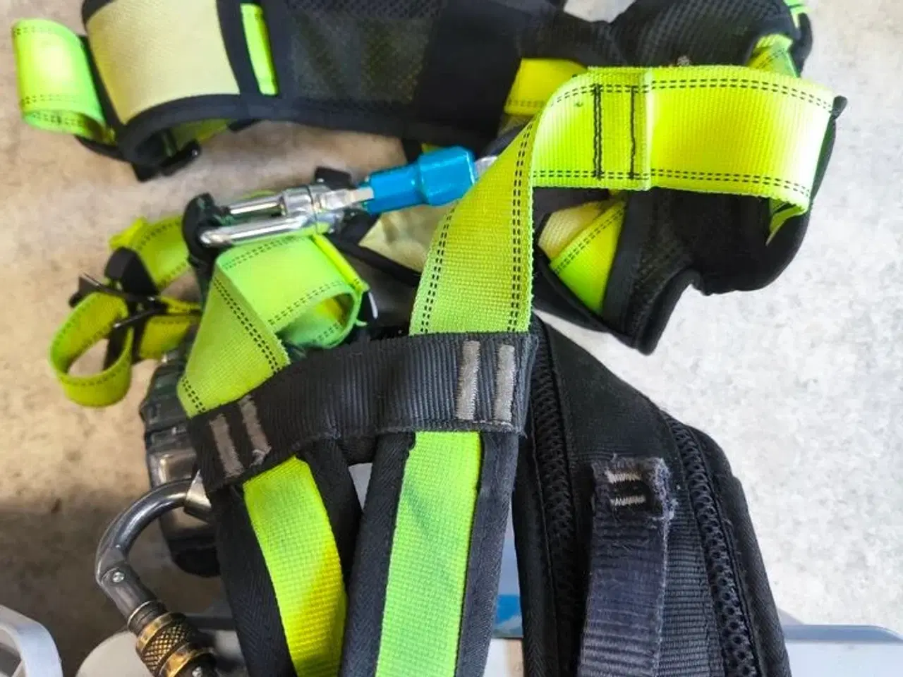 Billede 3 - Kasse m. sikringsgrej samt div.