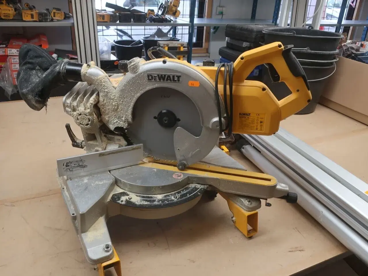 Billede 2 - Kap-/geringssav DEWALT DWS778 -QS med arbejdsbord DE7023 -XJ