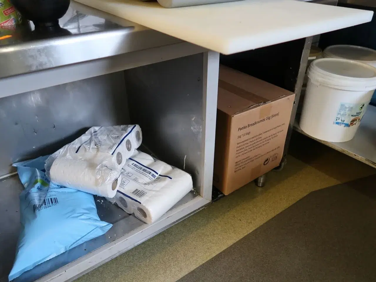 Billede 6 - Rustfri stålbord med indhold