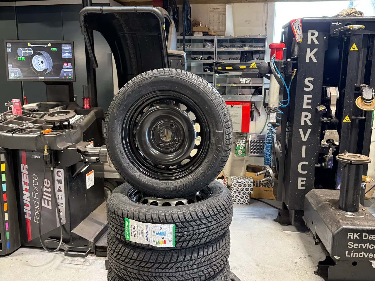 Billede 1 - Nye 14” stålfælge med 175/65 14 vinterdæk 