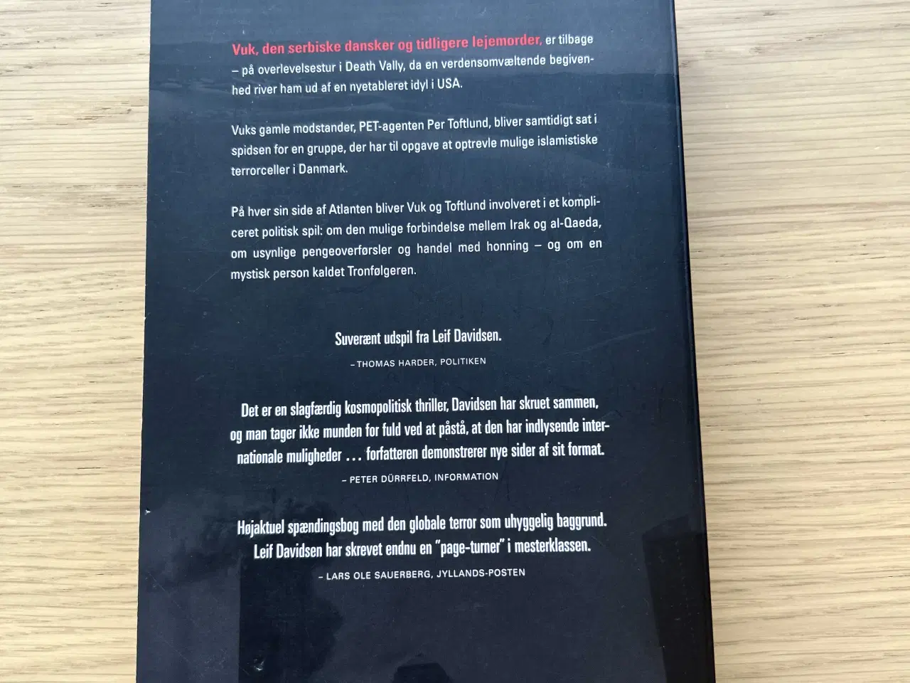 Billede 6 - Denne pakke indeholder tre spændende krimier