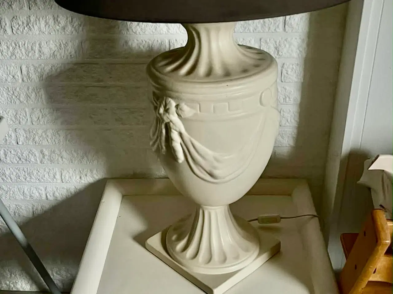 Billede 1 - Stor lampe og bord sælges.