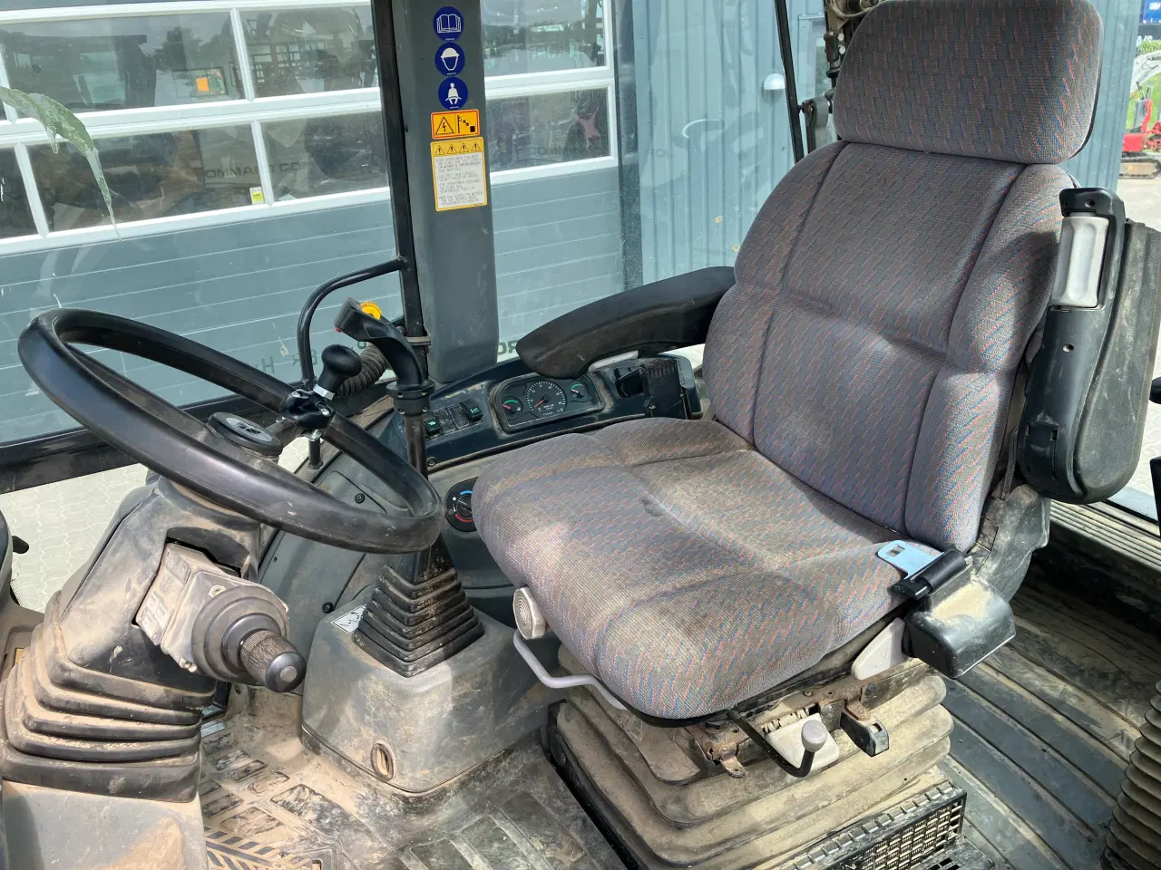 Billede 11 - New Holland LB110B kun 3500 timer