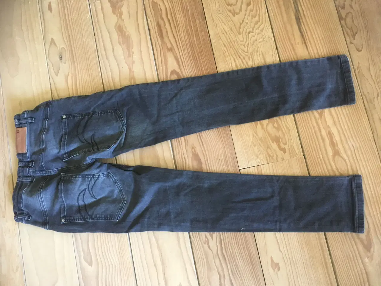 Billede 2 - Sorte Jeans Hound str L/13-14 år, inkl fragt