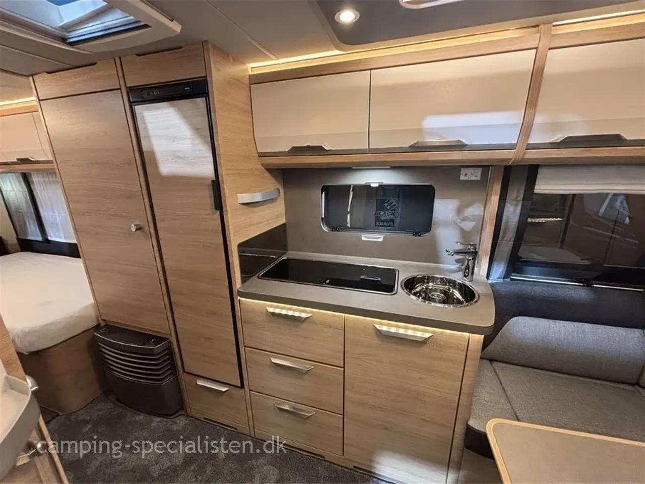 Billede 6 - 2026 - Knaus Südwind 540 UE   Knaus Südvind 540 UE BLACK SELECTION model 2026 kan snart ses hos Camping-Specialisten.dk