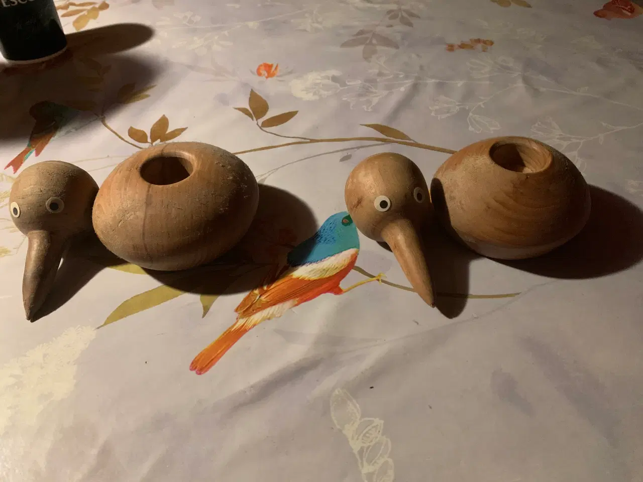 Billede 1 - 4 håndlavede fugle i træ