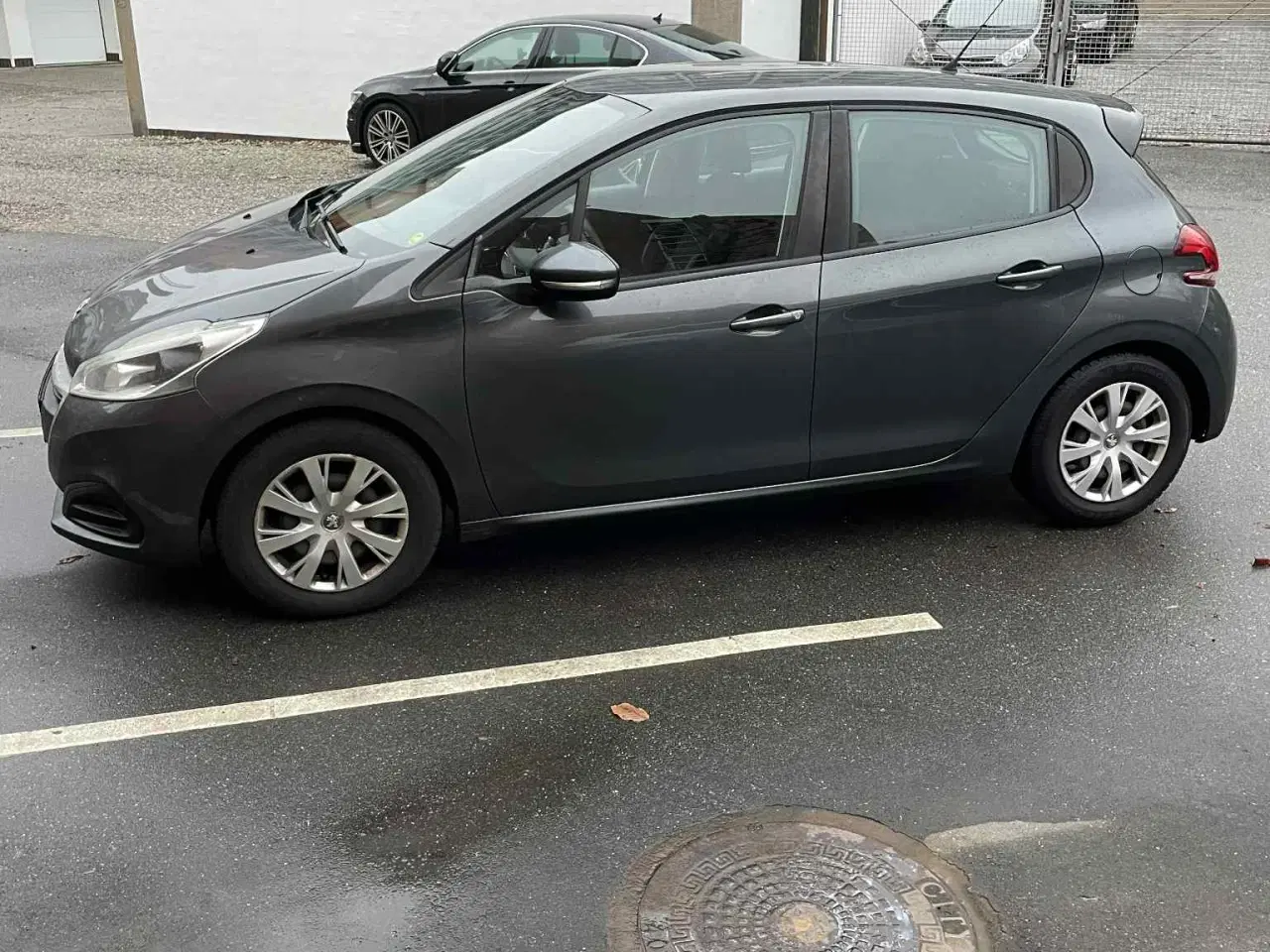 Billede 8 - Flot og velholdt Peugeot 208. Nysynet. 2 sæt hjul