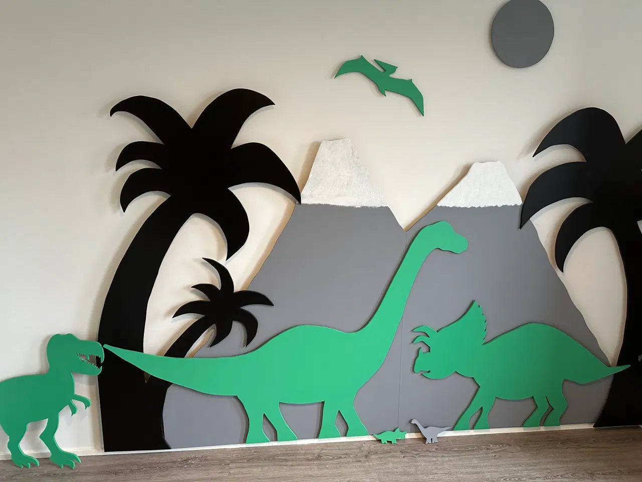 Billede 1 - Dinosaur væg udsmykning med lys - børneværelse