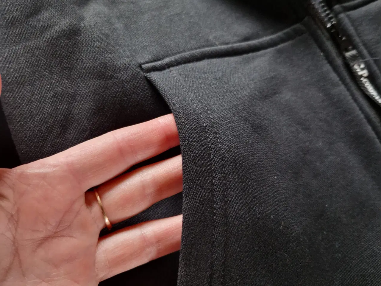 Billede 4 - C.P. Company hoodie med goggles str M sort