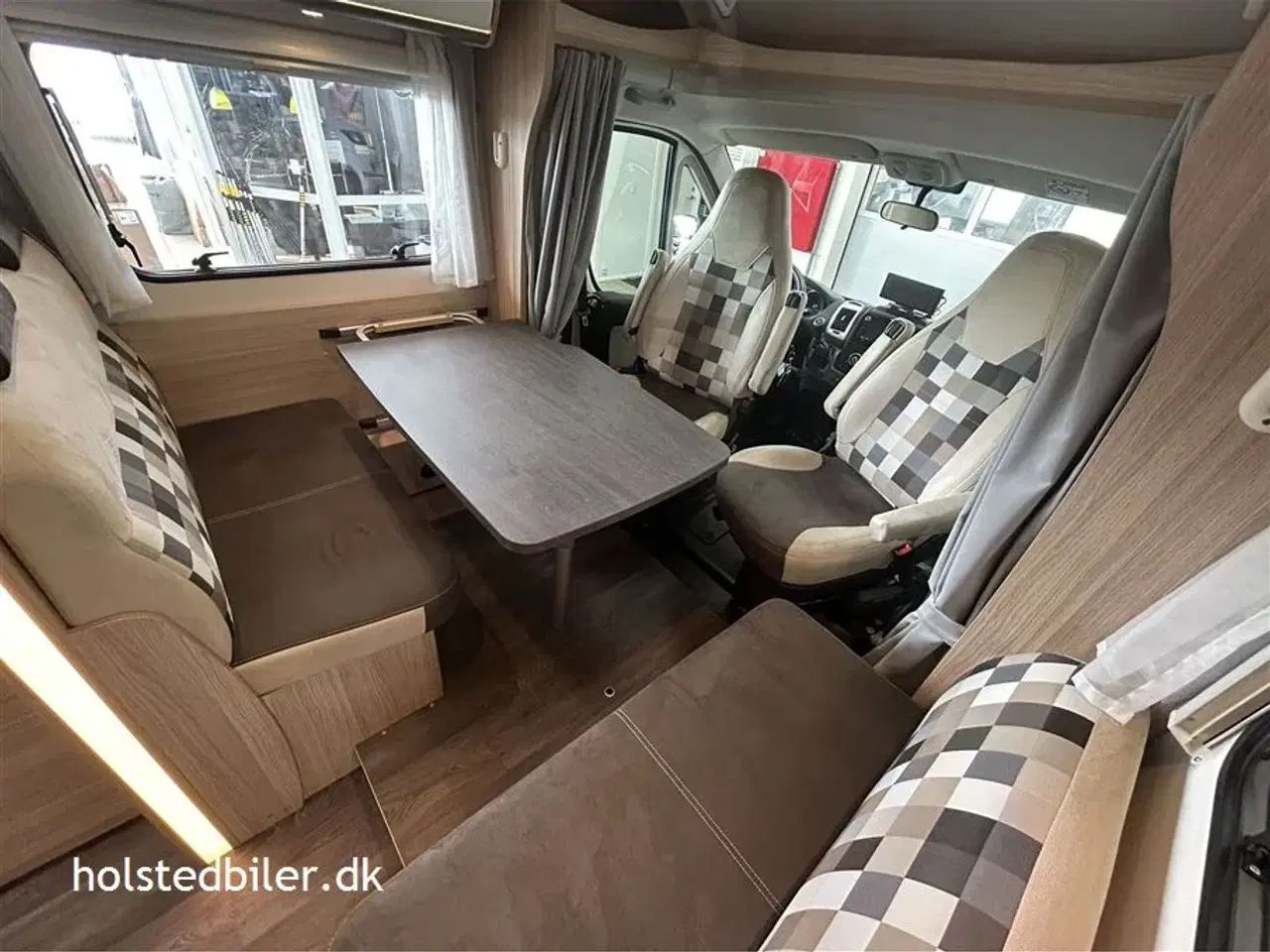 Billede 10 - 2019 - SunLight T 67 Activ   Km 42000 - 5 selepladser - hævesænkeseng.