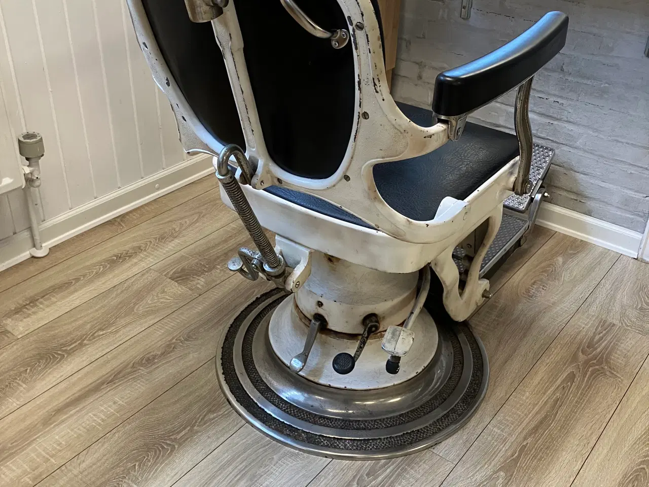 Billede 2 - Retro barberstol med nakkestøtte sort