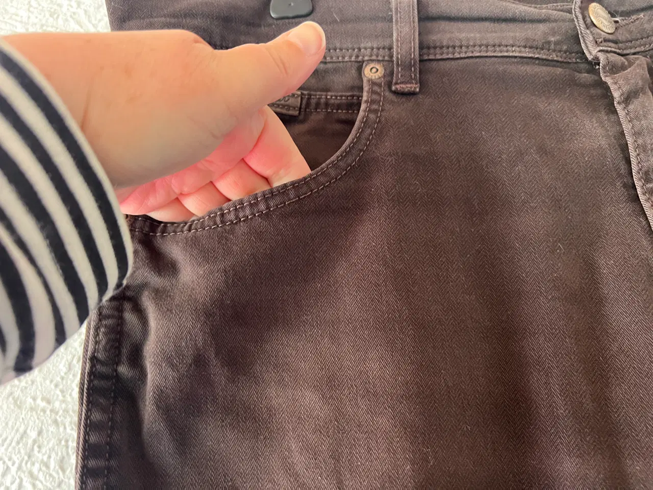 Billede 4 - Brune Wrangler Jeans. Model Texas. (W34/L34)