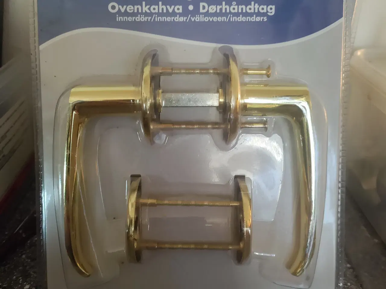 Billede 1 - Dørhåndtag indendørs med låseblik.