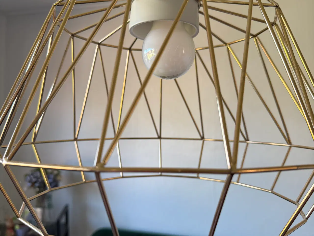 Billede 1 - Lampe i guld farve