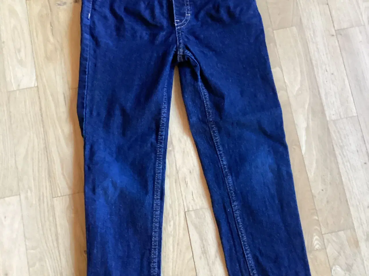 Billede 2 - Mørk denim buks