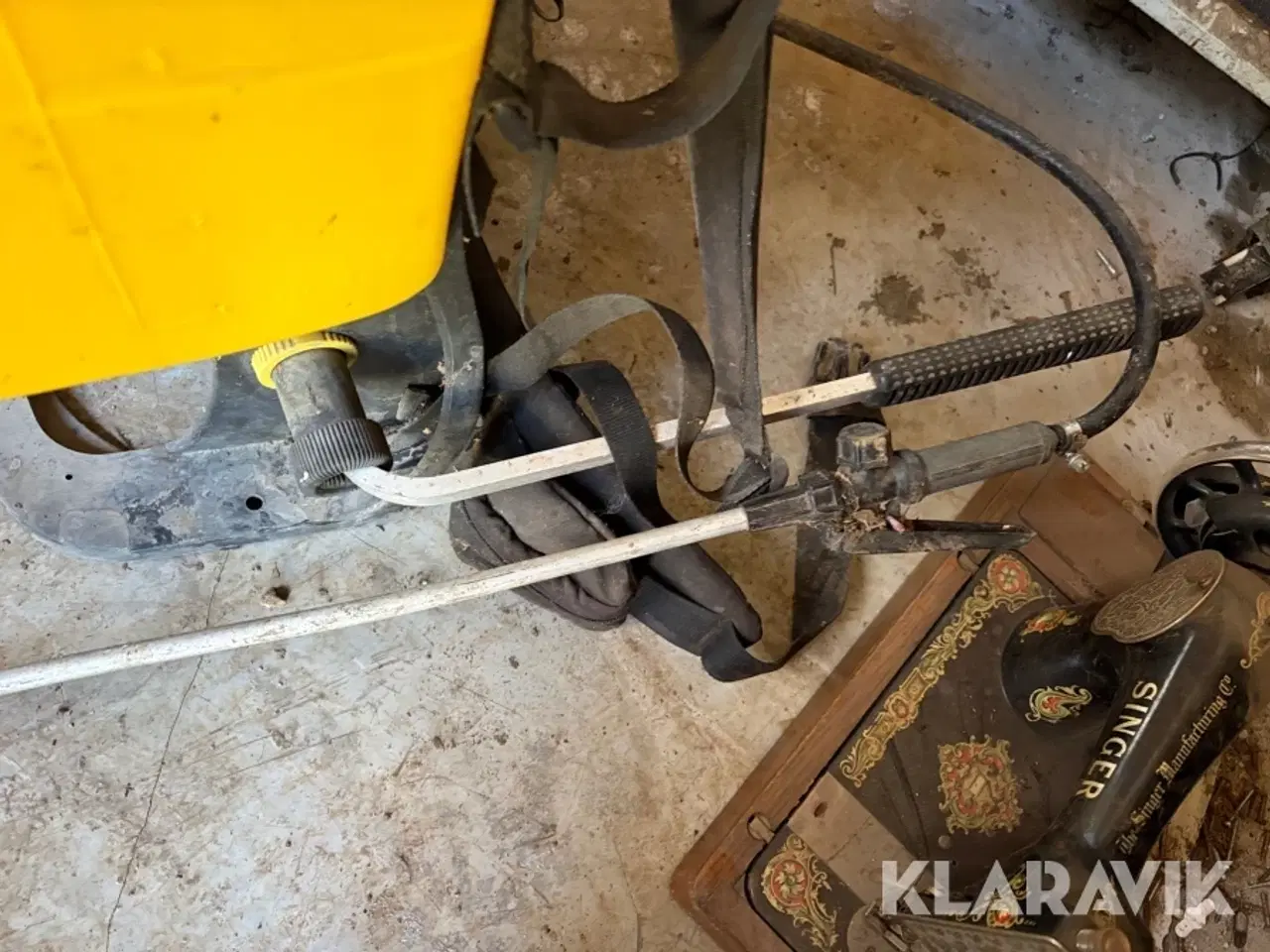 Billede 7 - Marksprøjte og symaskine