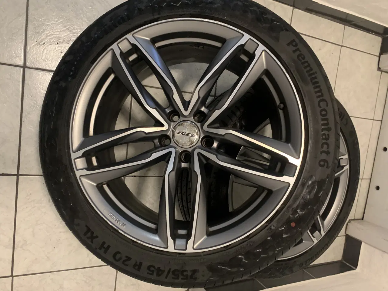 Billede 4 - 20” fælge med sommerdæk 255/45-20