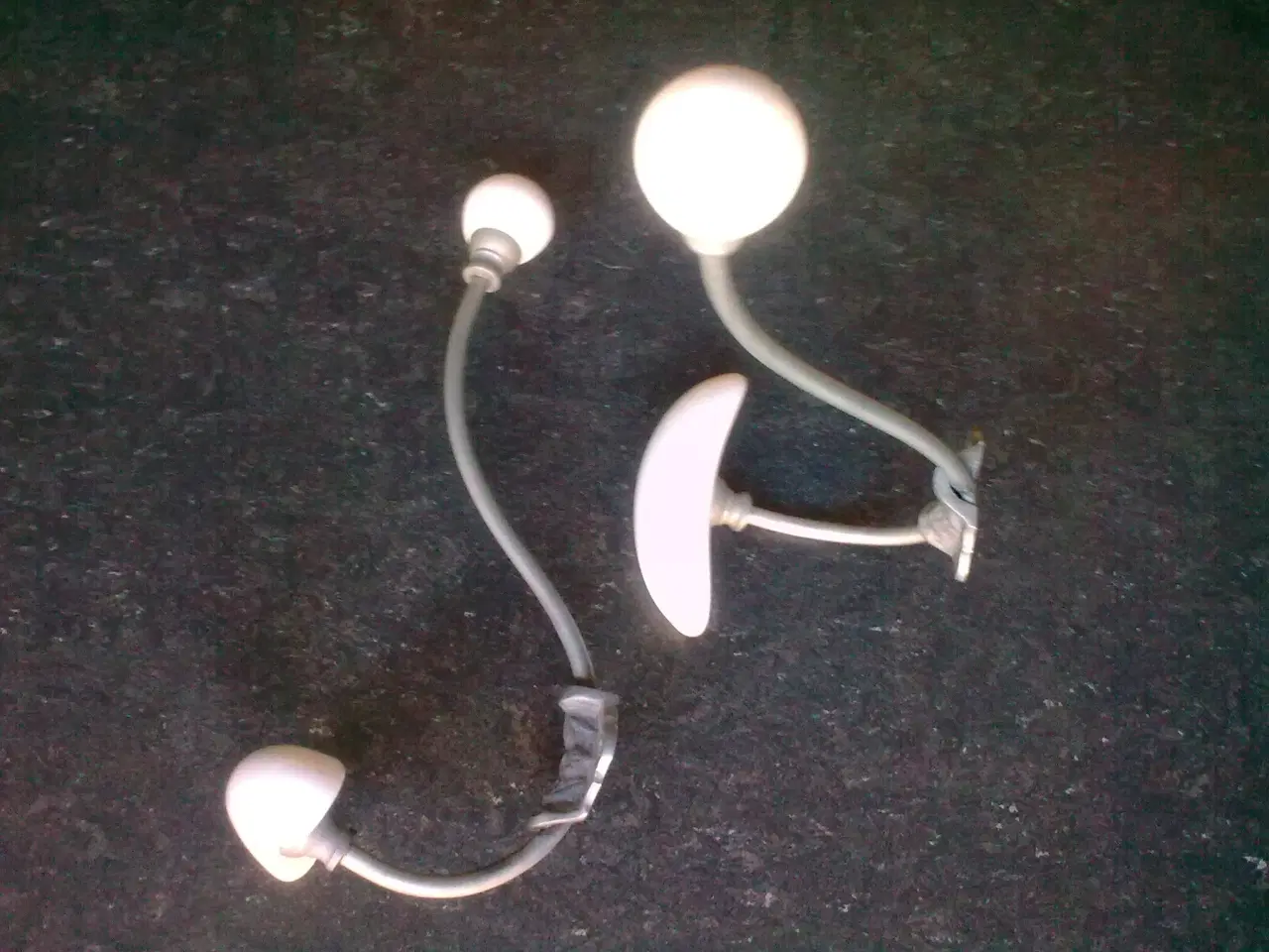 Billede 3 - Knager til hue hat + ekstra ophæng hvid/grå