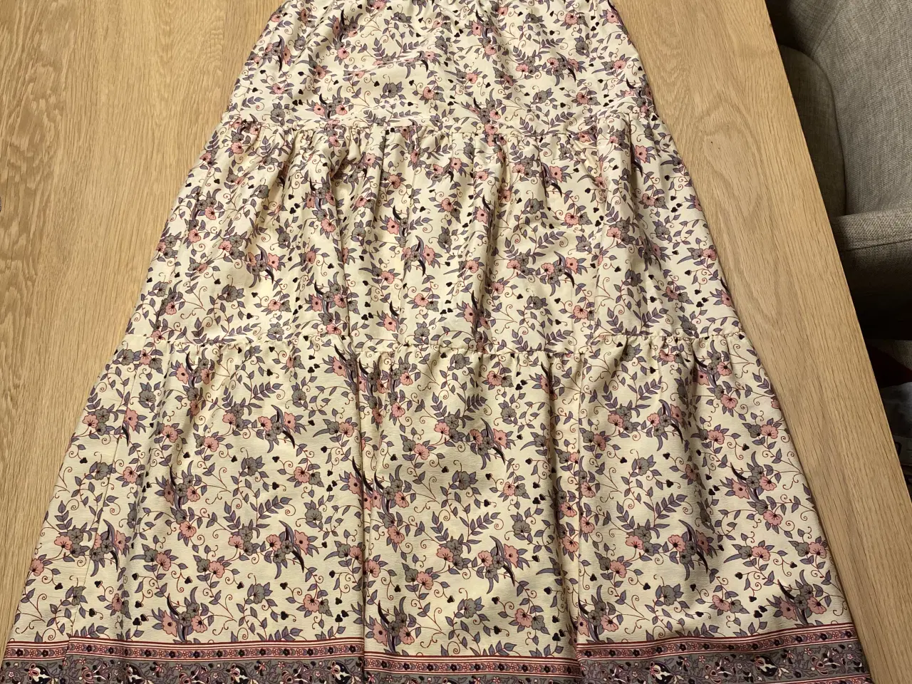 Billede 5 - Bukser, kjoler, tshirt, bluser str. 140