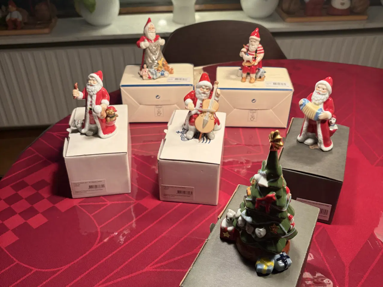 Billede 2 - Royal års nisser + årstræ