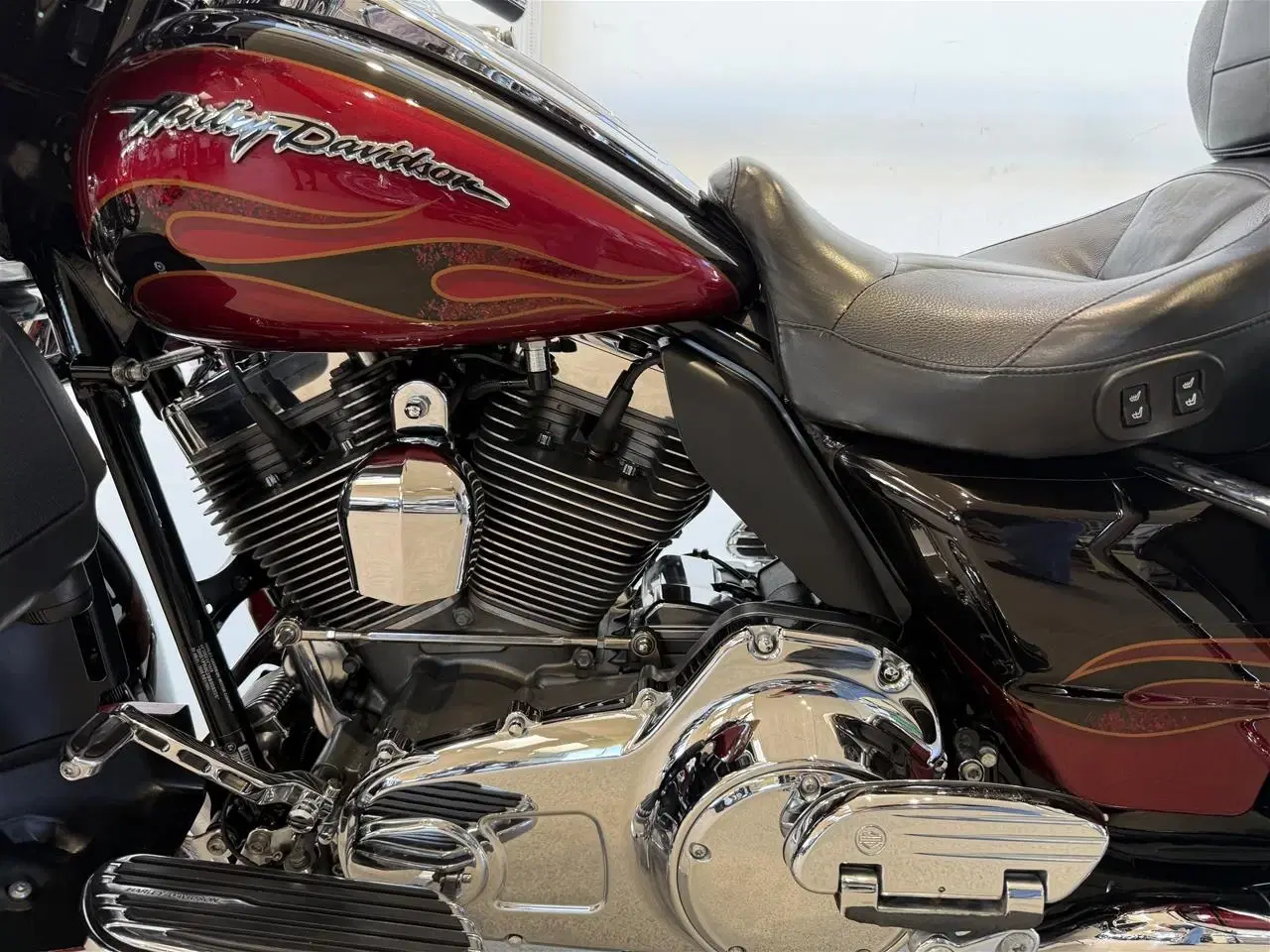 Billede 21 - Harley-Davidson FLHTCUSE Electra Glide Ultra Classic CVO 110"
