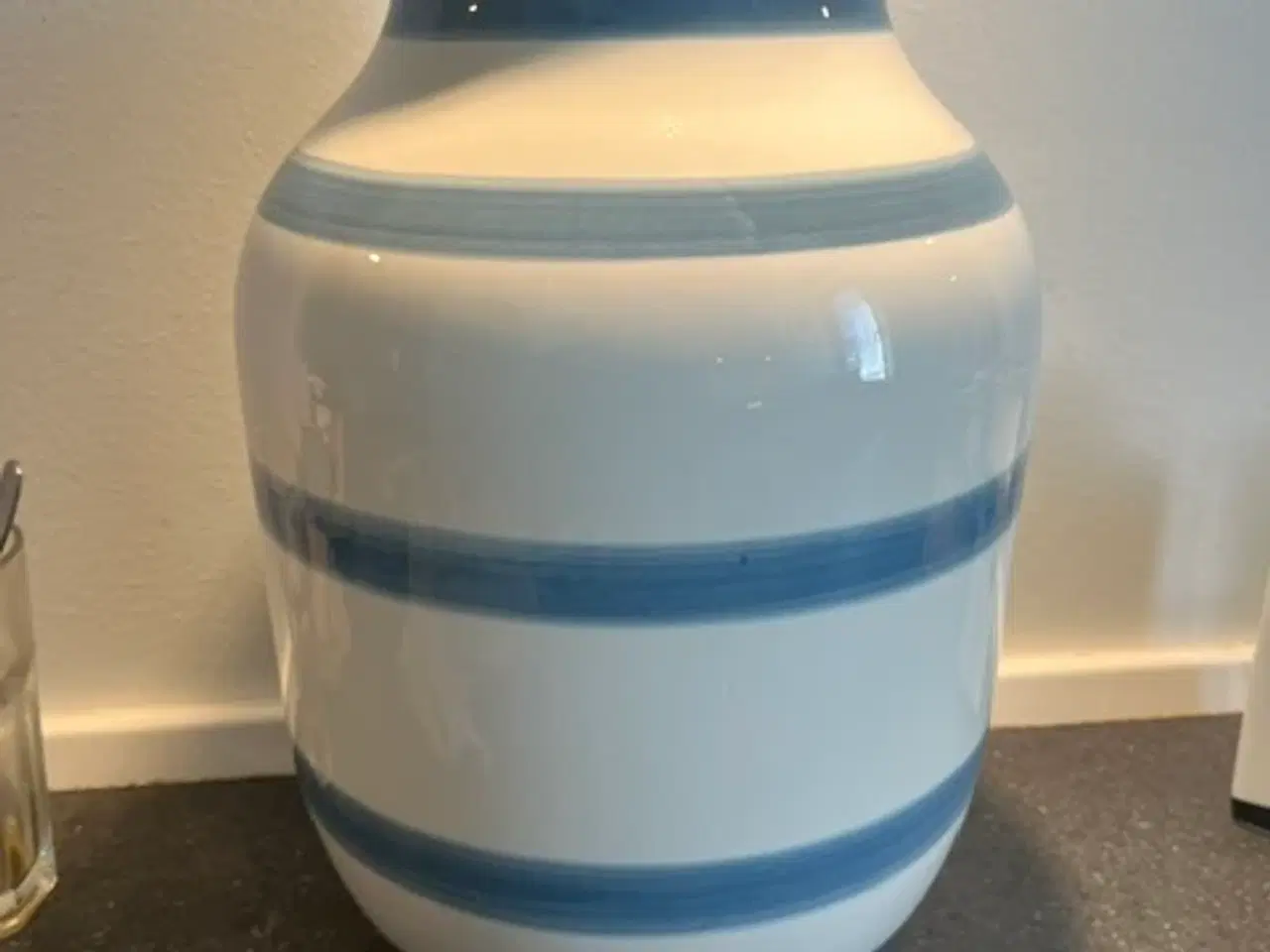 Billede 6 - Stor Kähler Omaggio vase - højde 30,5 cm lyseblå