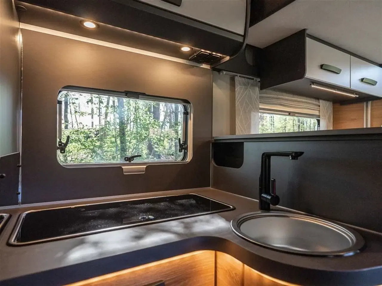 Billede 19 - 2025 - Knaus L!VE TI Wave 650 MF Platinium Selection   Komplet bil med lithium batteri, solceller mm.