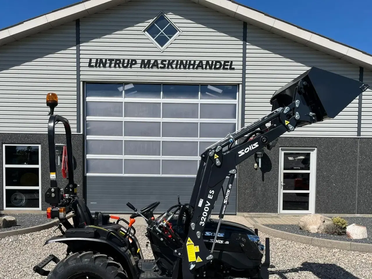 Billede 14 - Solis S26 6+2 gearmaskine Limited Edition i sort med brede hjul og Fuldhydraulisk frontlæsser