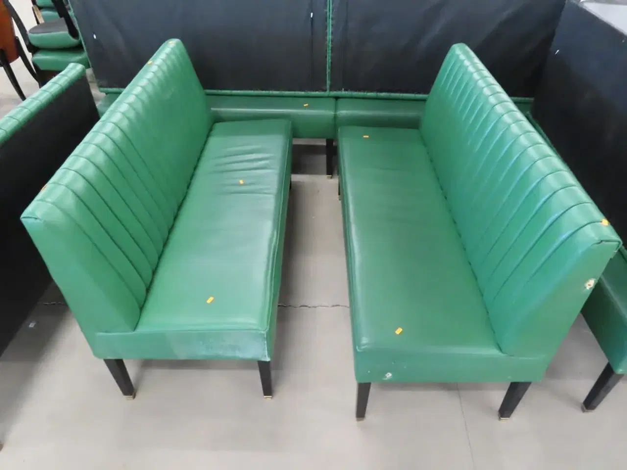 Billede 1 - 2 stk. Spisesofaer i grøn læder
