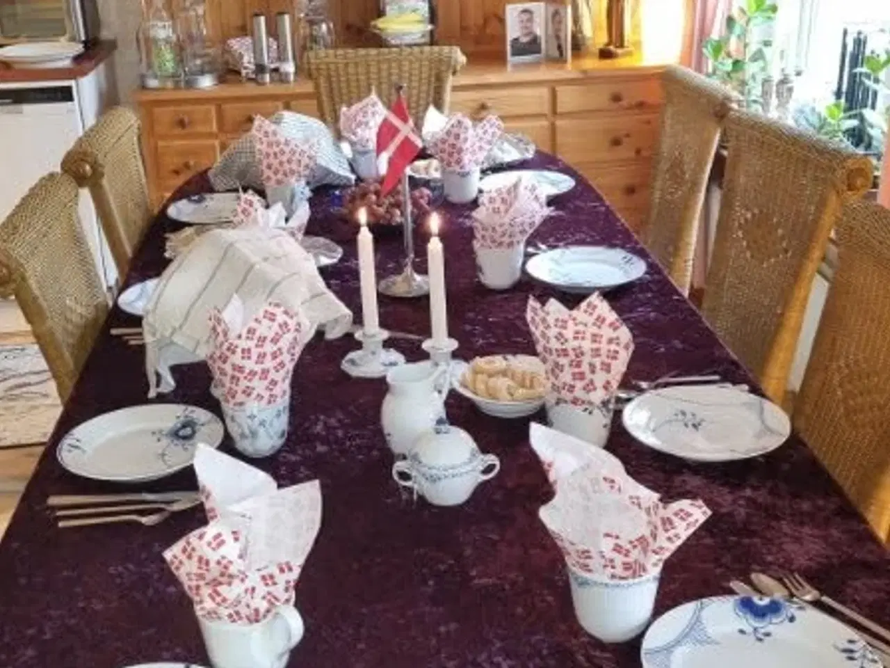 Billede 2 - Spisebord i fyr. 