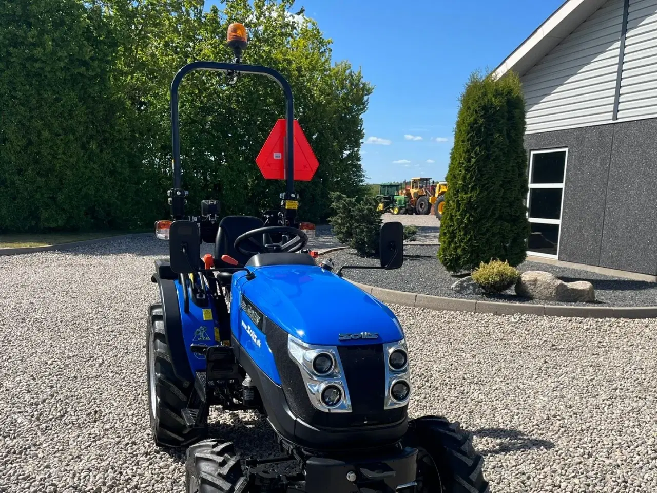 Billede 24 - Solis S26 6+2 Gearmaskine med Servostyring og brede traktorhjul