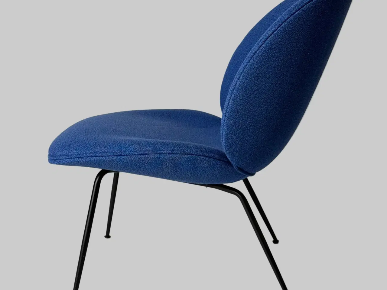Billede 4 - GUBI Beetle Loungestol – Blå