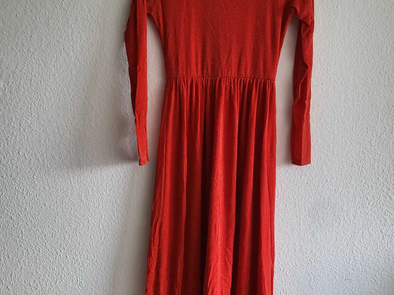 Billede 1 - Rød glimmer kjole 