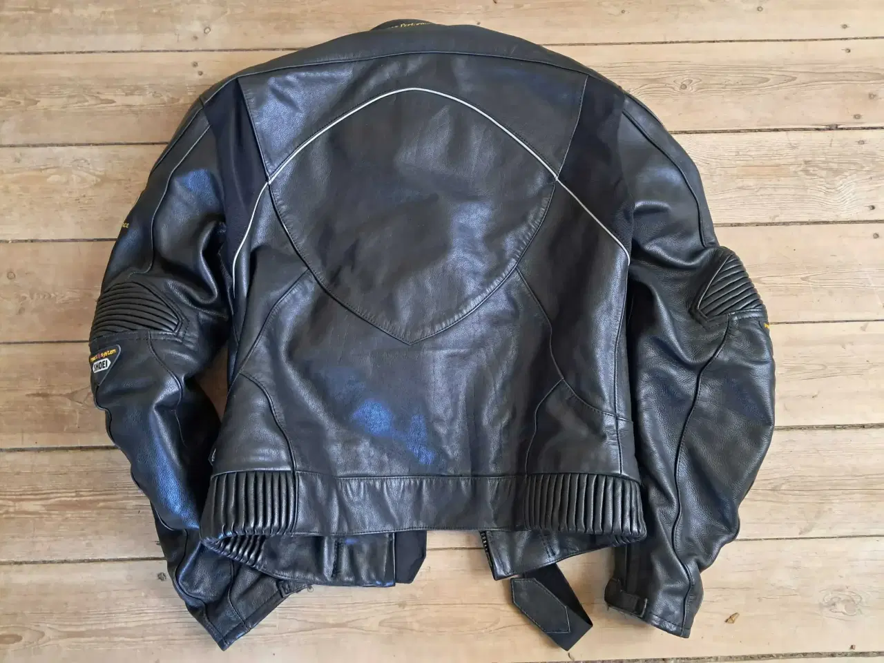 Billede 2 - Str 52 læderjakke