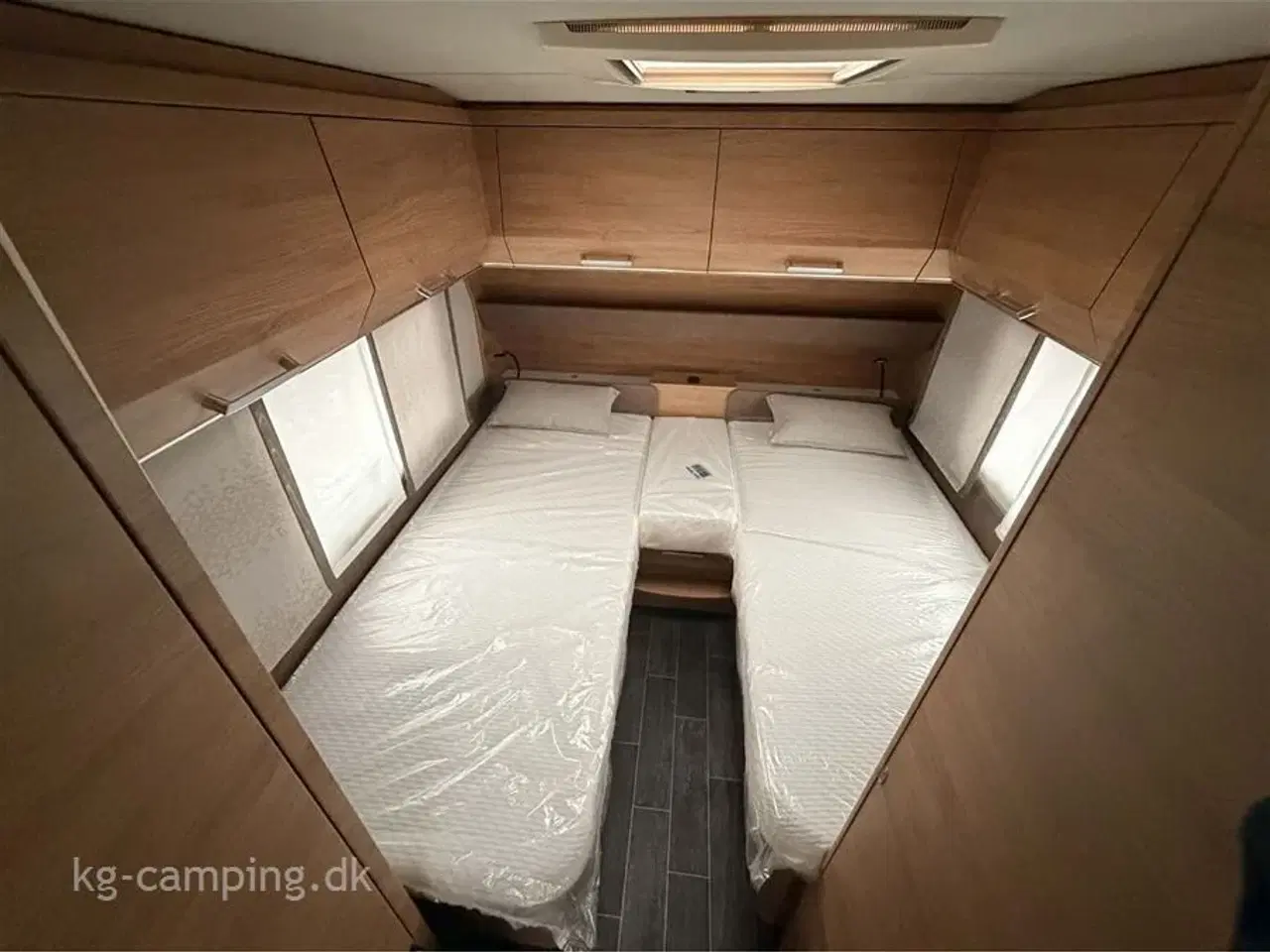Billede 3 - 2023 - Tabbert Da Vinci 540 E 230   Næsten ny vogn med enkeltsenge og Commodore 3m fortelt. Kan opvejes til 2000 KG