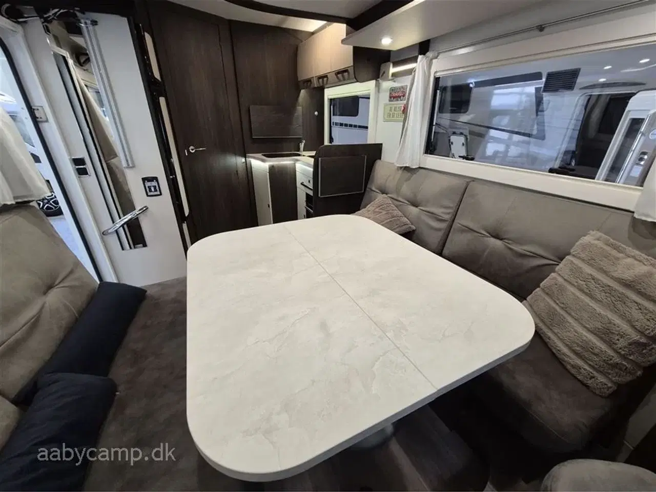 Billede 9 - 2020 - Benimar Tessoro 487   Nk pakke. Automatgear. Solcelle. 2x batteri. 2000W Inverter. elektriske støtteben.  Thetford ovn. sommer/vinterhjul. fuld service.  Kun 40,000 Km!!!