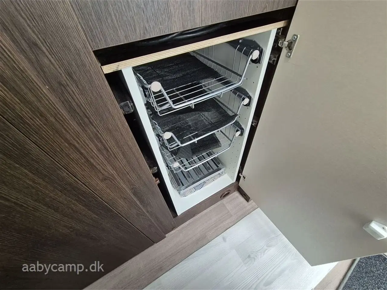 Billede 17 - 2020 - Benimar Tessoro T481   NK Pakke. Automatgear. solceller. markise. Lithium Batteri. Thetford ovn. hæve/sænke cykelstativ. 32 tommer FMT TV.  Fuld service.