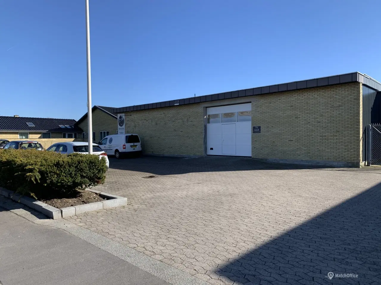 Billede 1 - Lager med elhejst aluport beliggende i populært håndværksområde i Greve