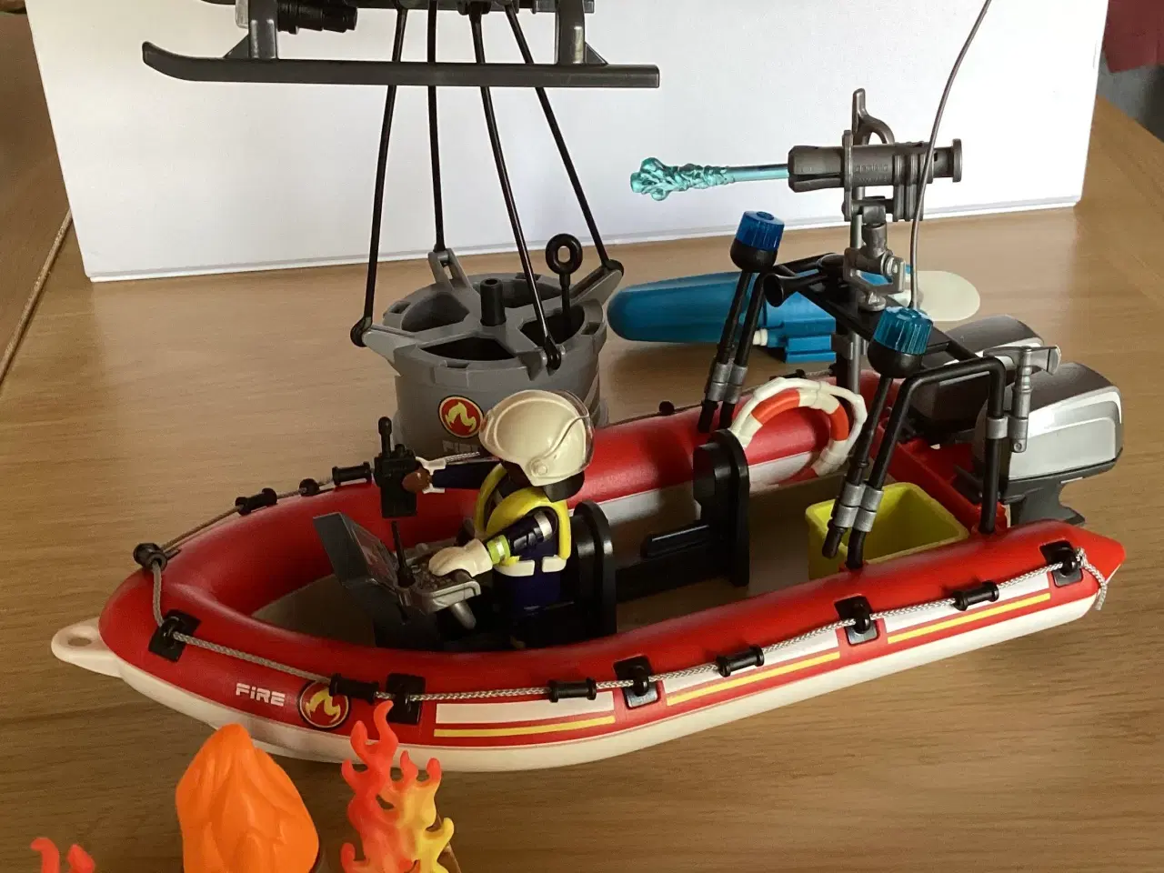 Billede 4 - Playmobil nr. 70335 Brandberedskab med helikopter 