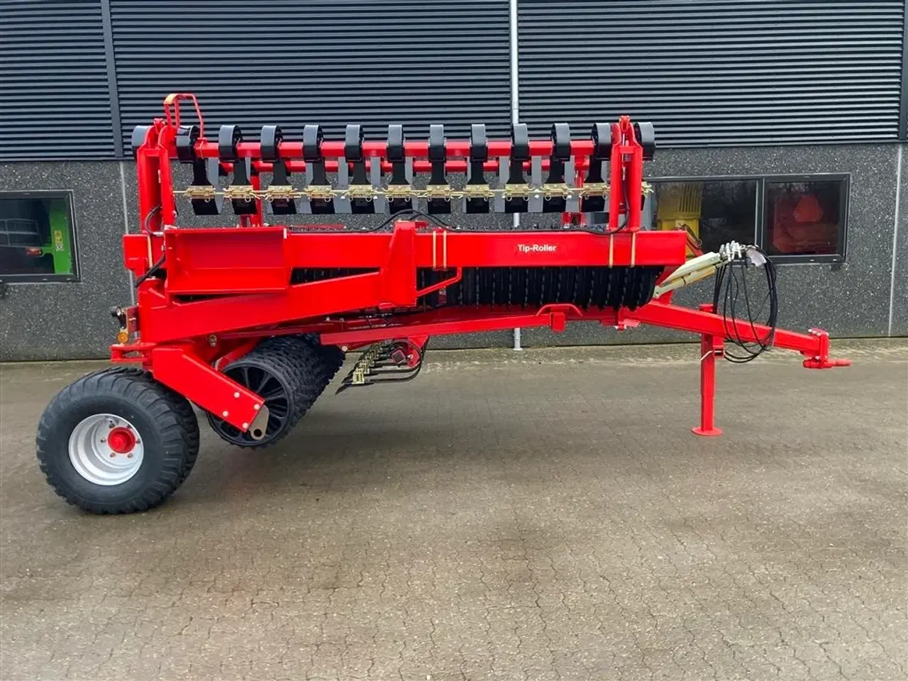 Billede 3 - HE-VA HE-VA TIP ROLLER 8.20 m. Spring-Active-Transfer System - som er en fjederaktiveret vægtoverføring.