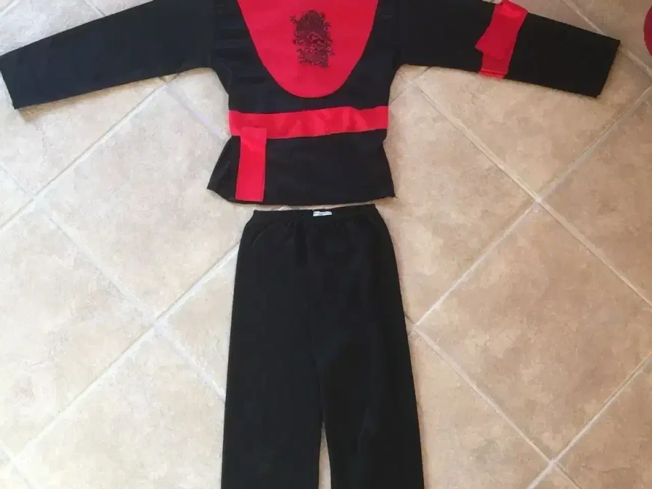 Billede 1 - Ninja sæt str. 120