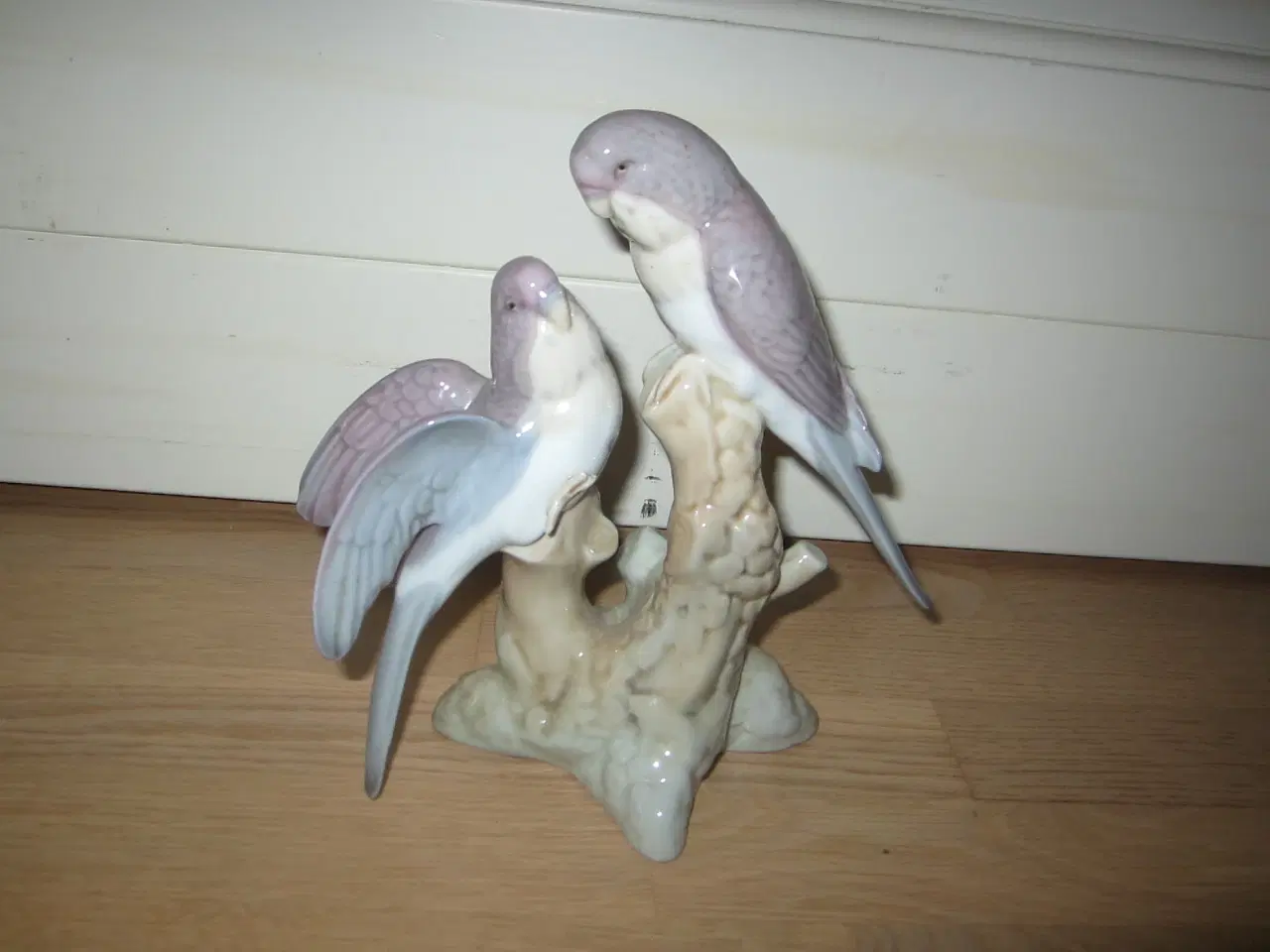 Billede 2 - Rigtig flot spansk figur med Undulater og stempel