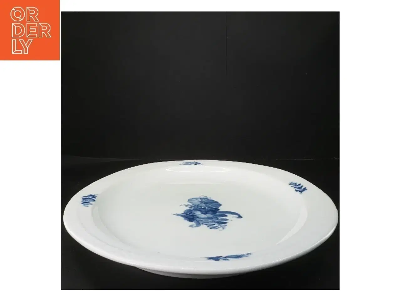 Billede 2 - Porcelænsfad med blå blomst fra Royal Copenhagen (str. 49x37,5 cm)
